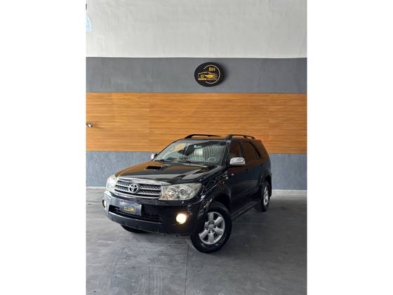 TOYOTA HILUX SW4 3.0 SRV 4X4 16V TURBO INTERCOOLER DIESEL 4P AUTOMÁTICO TOYOTA HILUX SW4 3.0 SRV 4X4 16V TURBO INTERCOOLER DIESEL 4P AUTOMÁTICO